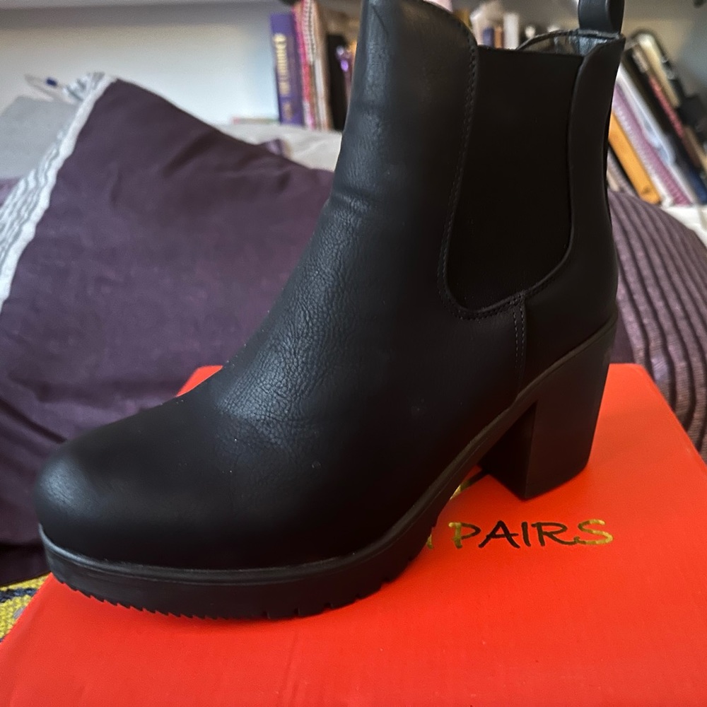 Size 6 heeled boots worn once with box
